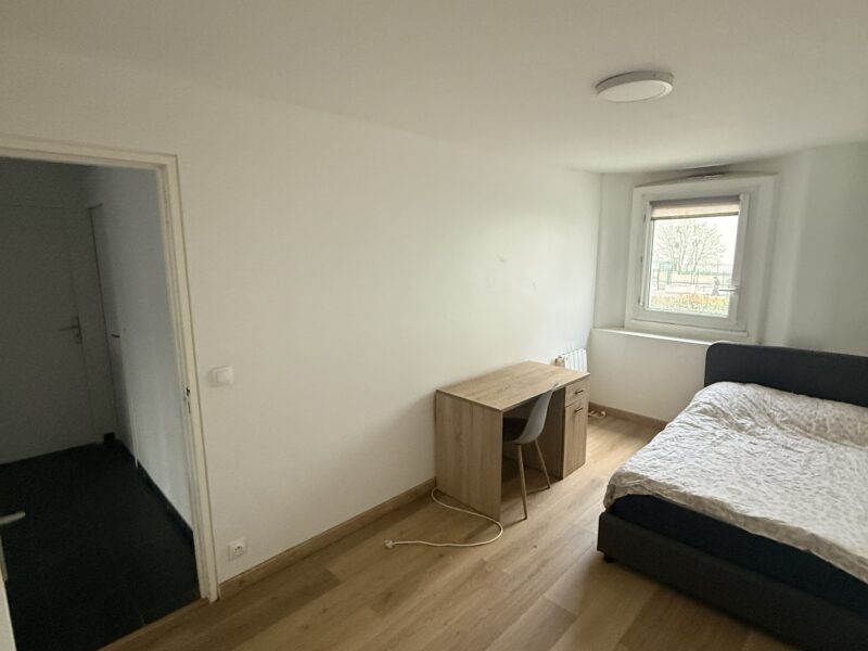 COLOCATION RER A NOISY CHAMP