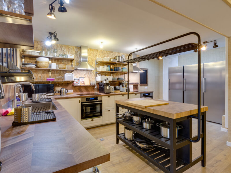 Casa à Neuilly-Plaisance : chambre et salle de bain privée
