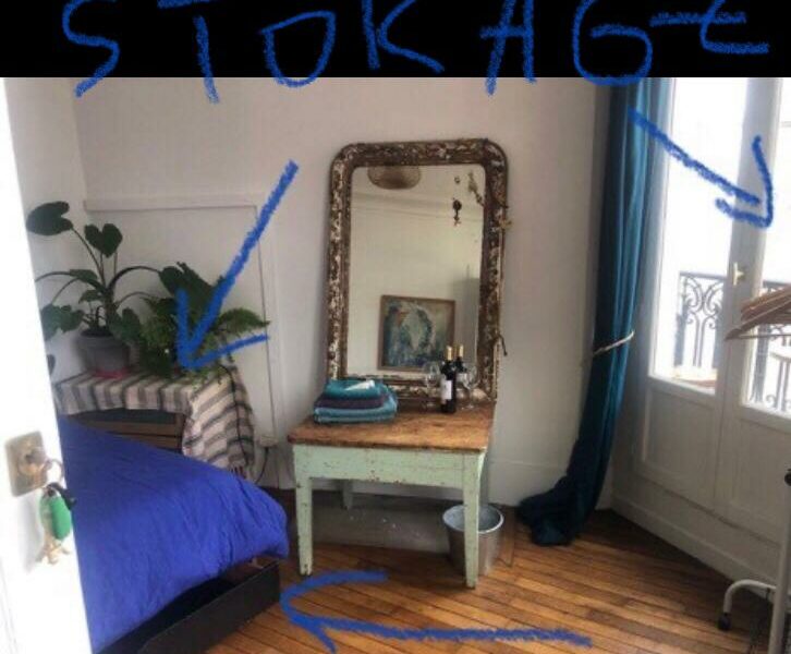 Une grande chambre dans une colocation avec une autre femme