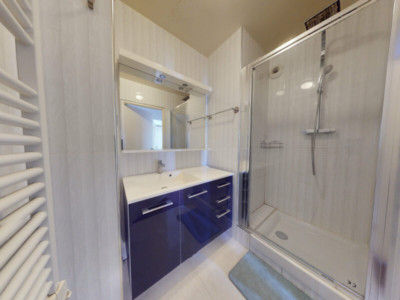 Reste une chambre a louer