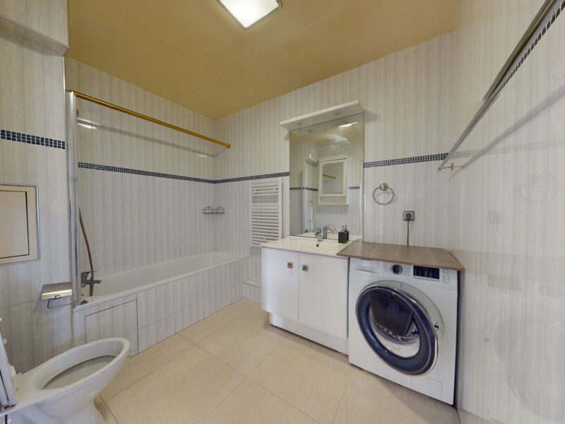 Reste une chambre a louer