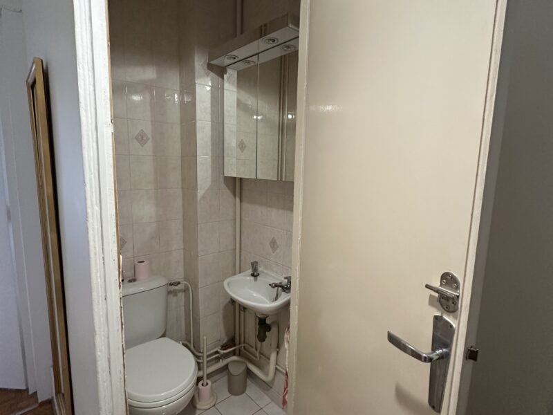 One Bedroom to Rent in Paris