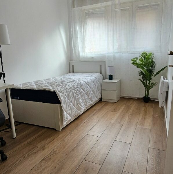 COLOCATION MEUBLÉE – FEMININE UNIQUEMENT – À 2 MIN DU CAMPUS CITÉ DESCARTES