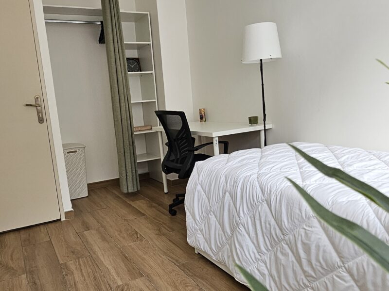 COLOCATION MEUBLÉE – FEMININE UNIQUEMENT – À 2 MIN DU CAMPUS CITÉ DESCARTES