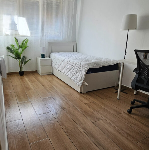 COLOCATION MEUBLÉE – FEMININE UNIQUEMENT – À 2 MIN DU CAMPUS CITÉ DESCARTES