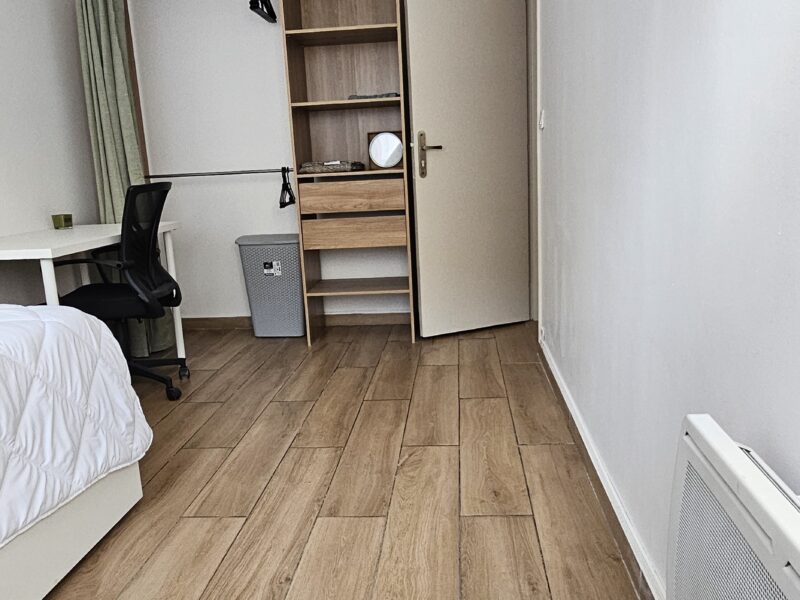 COLOCATION MEUBLÉE – FEMININE UNIQUEMENT – À 2 MIN DU CAMPUS CITÉ DESCARTES