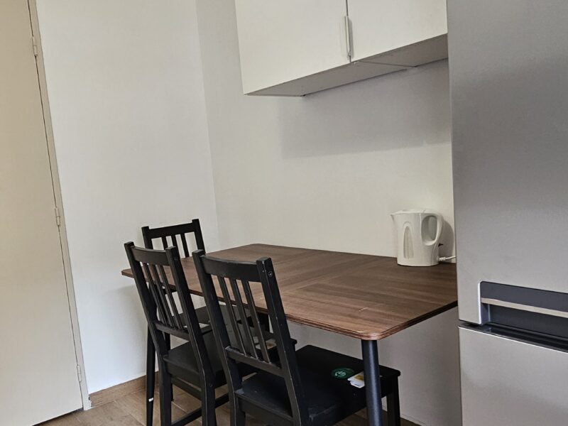 COLOCATION MEUBLÉE – FEMININE UNIQUEMENT – À 2 MIN DU CAMPUS CITÉ DESCARTES