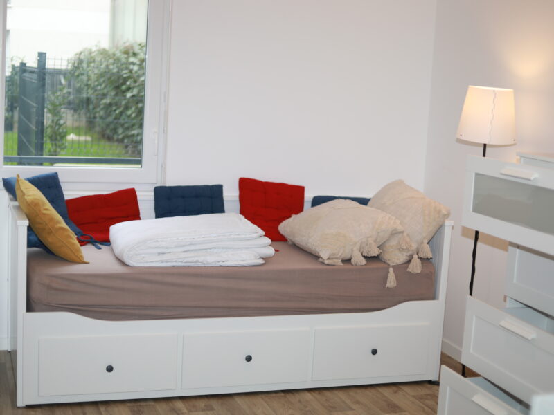 Chambre meublée dans une résidence neuve avec térasse - colocation avec propriétaire (profil salarié recherché)