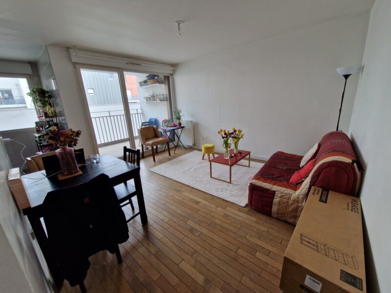 Chambre disponible dans un appartement proche Paris (M7/T9) - 1er Mai
