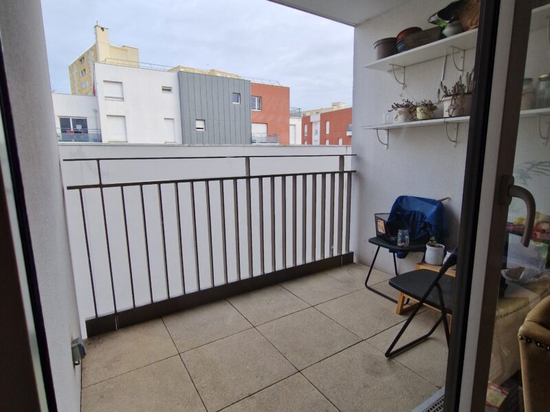 Chambre disponible dans un appartement proche Paris (M7/T9) - 1er Mai