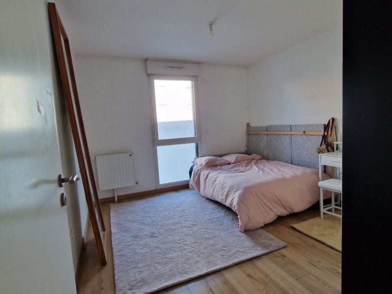 Chambre disponible dans un appartement proche Paris (M7/T9) - 1er Mai