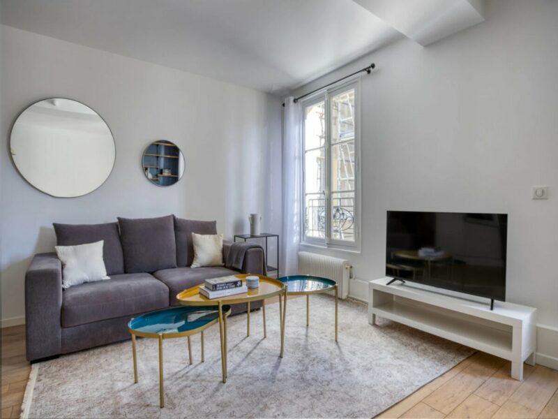 Chambre meublée dans un appartement lumineux de 130 m² à Paris, France pour 550 euros tout compris
