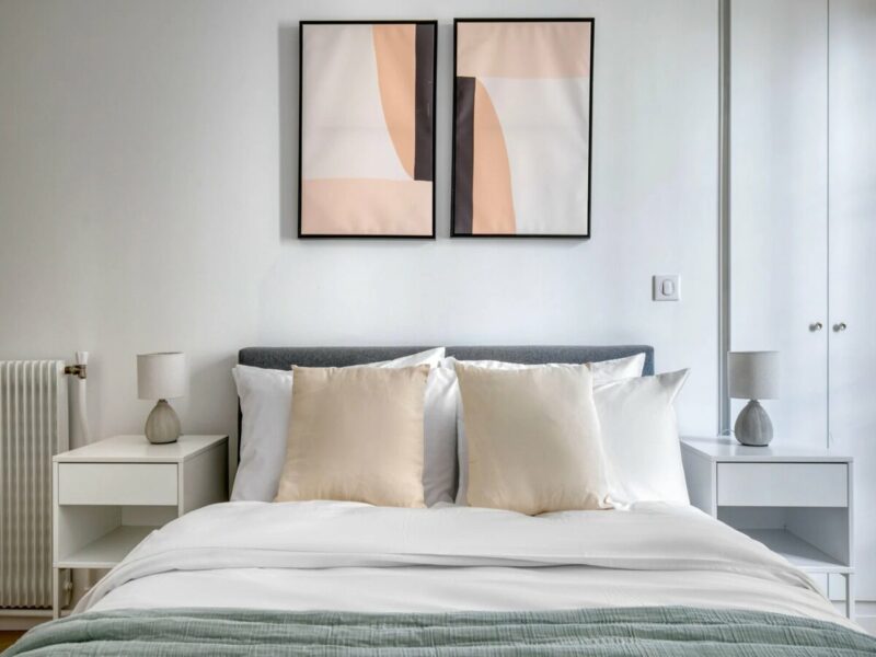 Chambre meublée dans un appartement lumineux de 130 m² à Paris, France pour 550 euros tout compris