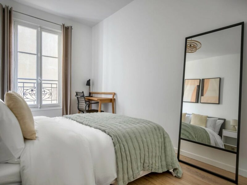 Chambre meublée dans un appartement lumineux de 130 m² à Paris, France pour 550 euros tout compris