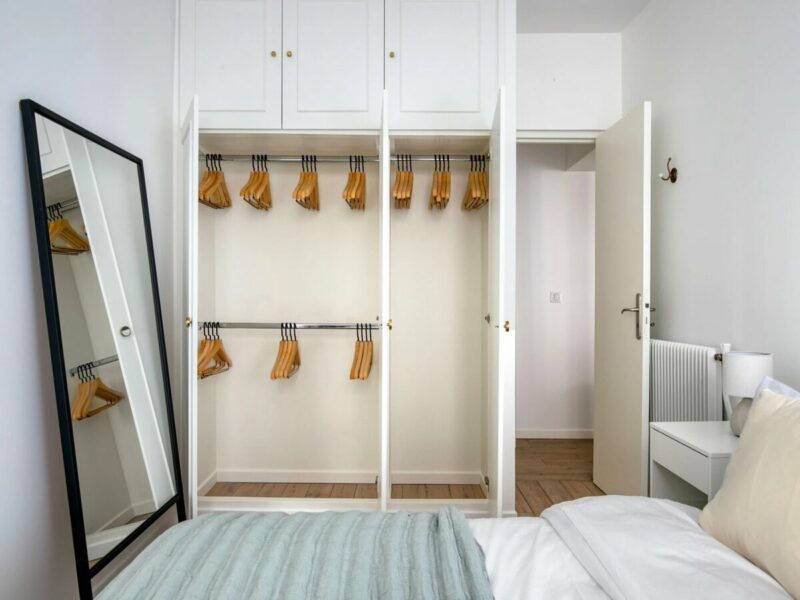 Chambre meublée dans un appartement lumineux de 130 m² à Paris, France pour 550 euros tout compris