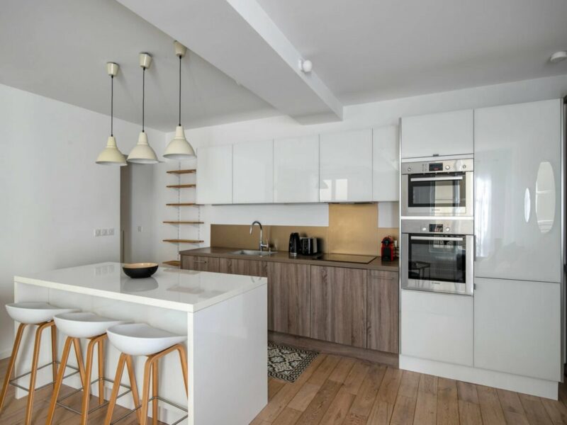 Chambre meublée dans un appartement lumineux de 130 m² à Paris, France pour 550 euros tout compris