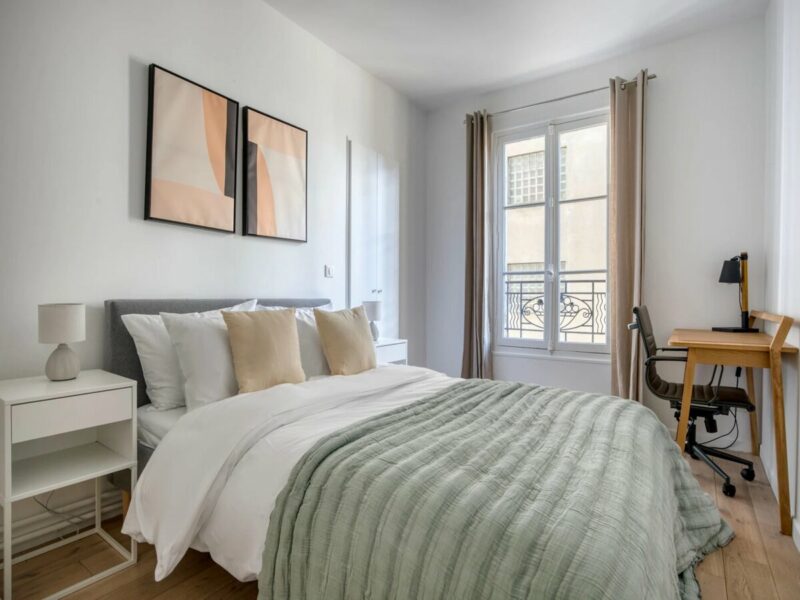 Chambre meublée dans un appartement lumineux de 130 m² à Paris, France pour 550 euros tout compris